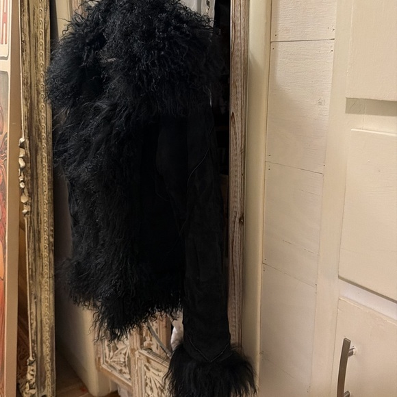 Elegant Black Fur-Trimmed Teddy Jacket - Picture 12 of 14